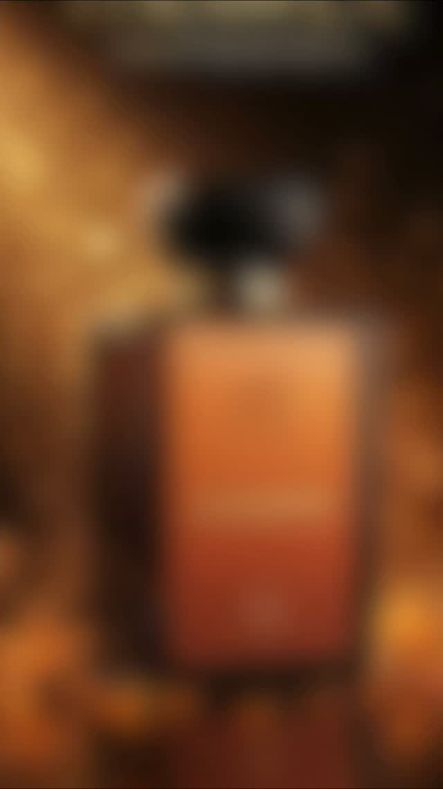 Kuch khushbuein sirf lagayi nahi jaati — 
mehsoos ki jaati hain. 🖤

Ek chemistry jo dikhti nahi,
bas feel hoti hai.

Jab koi paas se guzre,
aur reaction wahi ho —
"Yeh khushbu kya hai?"

Wahi toh chemistry hai. ✨

Itrawala CHEMISTRY —
Apparel Eau de Parfum, 100ml.

Asli attraction, asli khushbu se 
shuru hoti hai.

👉 Shop Now — On Amazon / Website 

Aapki signature scent ka naam 
kya hai? Neeche batao 👇

#PerfumeOfTheDay
#FragranceOfTheDay
#itrawala❤️ #perfumelovers #b2bsupplier